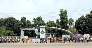 রুয়েট শিক্ষার্থীদের ‘রেসিডেন্স ওয়াল এগেইনস্ট ডিপ্লোমা মব’ কর্মসূচি পালন